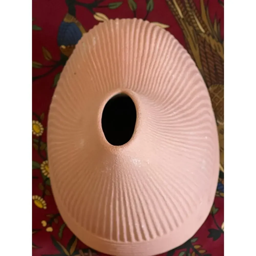 Ribbed terracotta Clay Vase